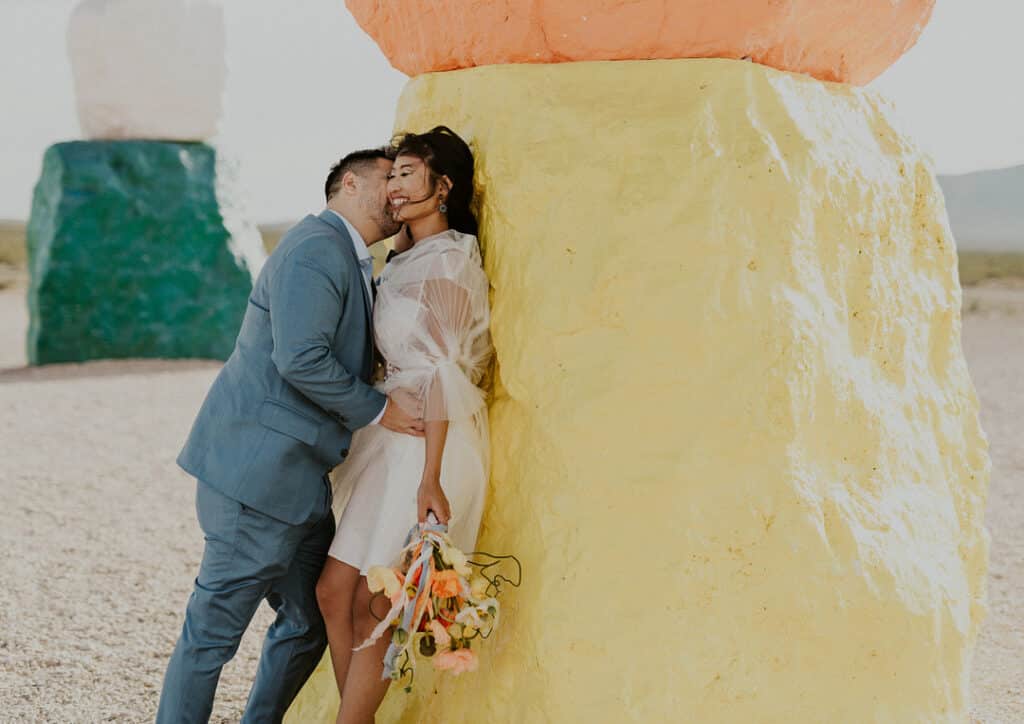 couple kissing